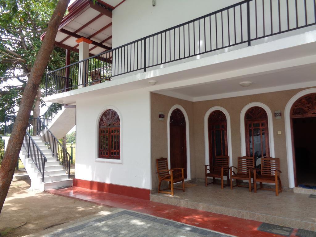 Man Guest Polonnaruwa Hotel Eksteriør billede
