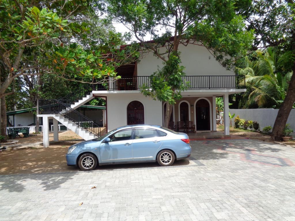 Man Guest Polonnaruwa Hotel Eksteriør billede