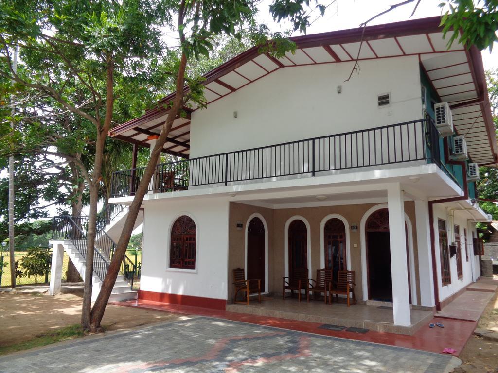 Man Guest Polonnaruwa Hotel Eksteriør billede
