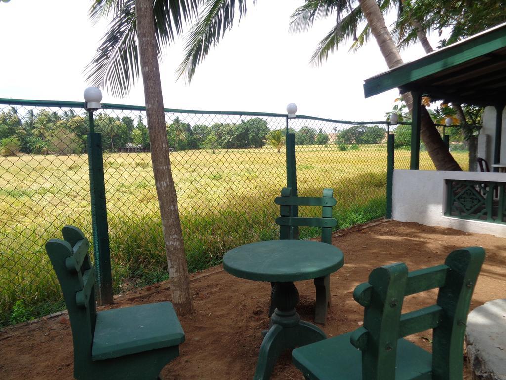 Man Guest Polonnaruwa Hotel Eksteriør billede