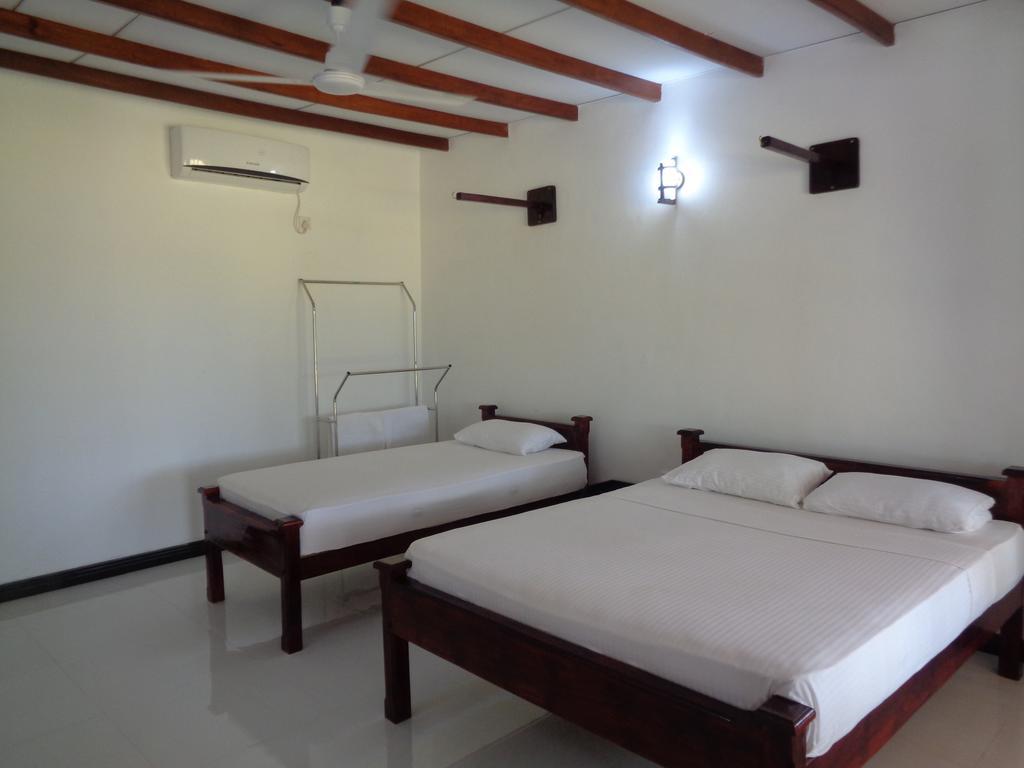 Man Guest Polonnaruwa Hotel Eksteriør billede