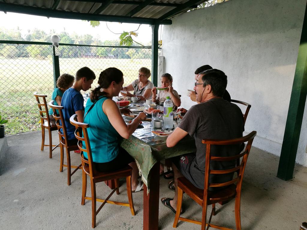 Man Guest Polonnaruwa Hotel Eksteriør billede