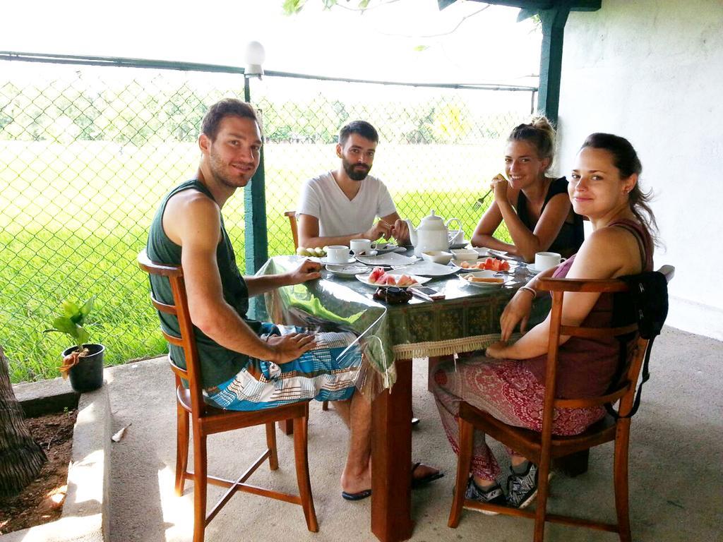 Man Guest Polonnaruwa Hotel Eksteriør billede