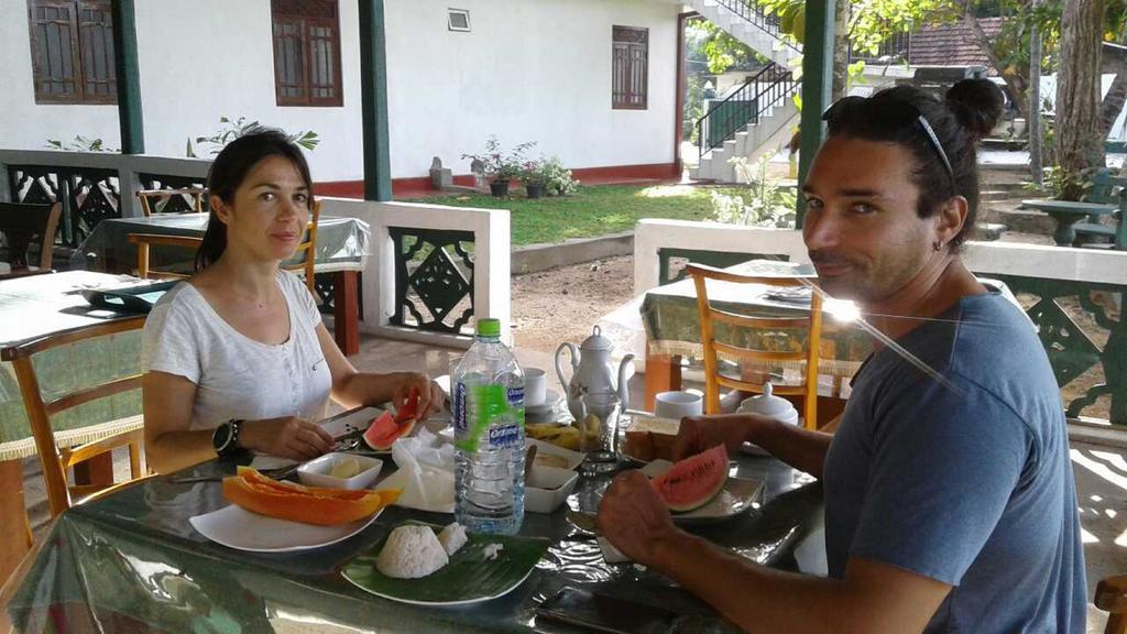 Man Guest Polonnaruwa Hotel Eksteriør billede