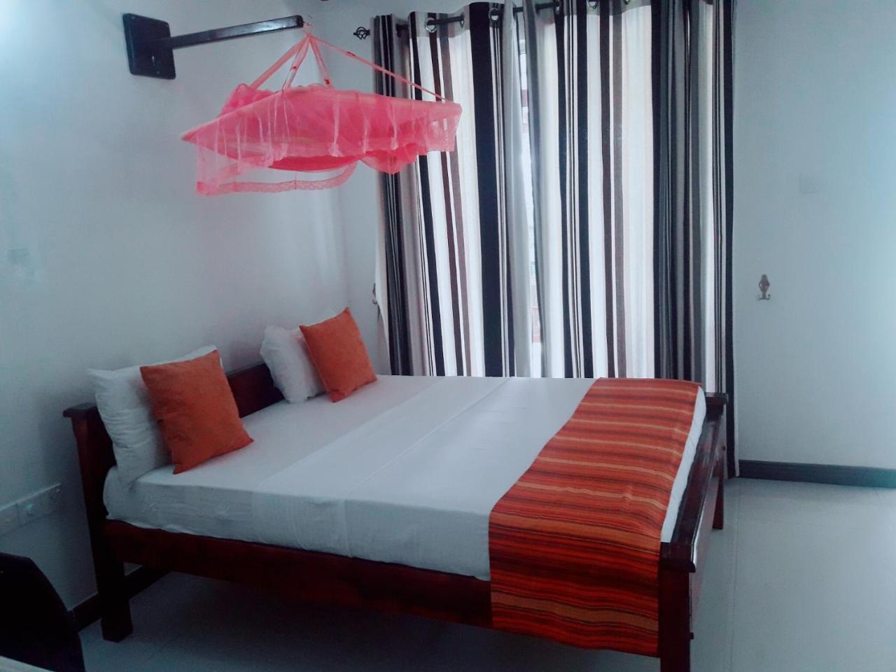 Man Guest Polonnaruwa Hotel Eksteriør billede